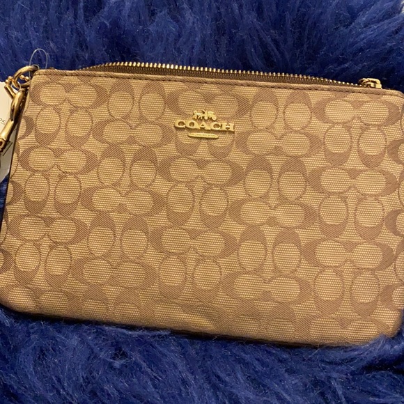 Coach Handbags - New Coach wristlet